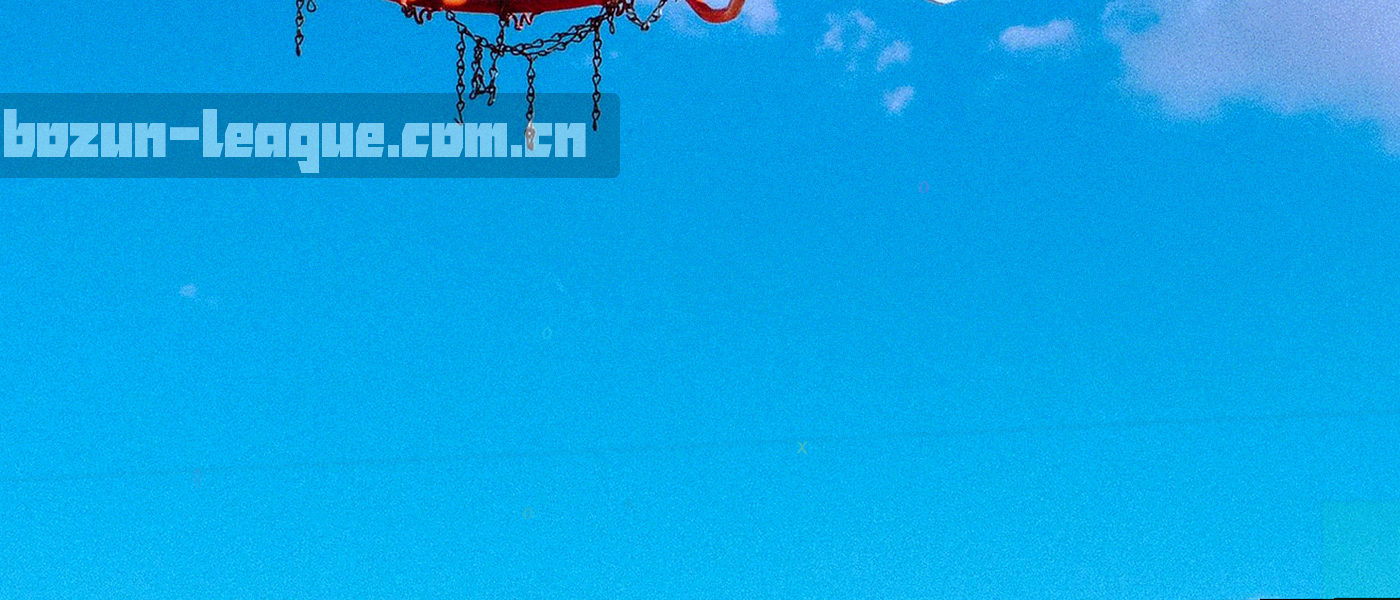 由斜线与细规则线组成的抽象版面纹理，墨蓝与奶油色形成对比